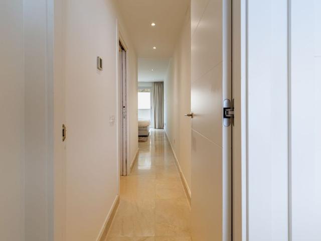 Piso de alto standing de 101 m2 en venta en Nueva Andalucia, España