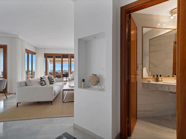 Piso de alto standing de 115 m2 en venta en Nueva Andalucia, España