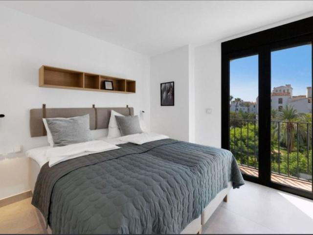 Piso de alto standing de 119 m2 en venta en Puerto Banús, Andalucía