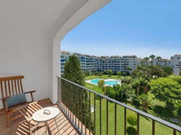 Piso de alto standing de 119 m2 en venta en Puerto Banús, Andalucía