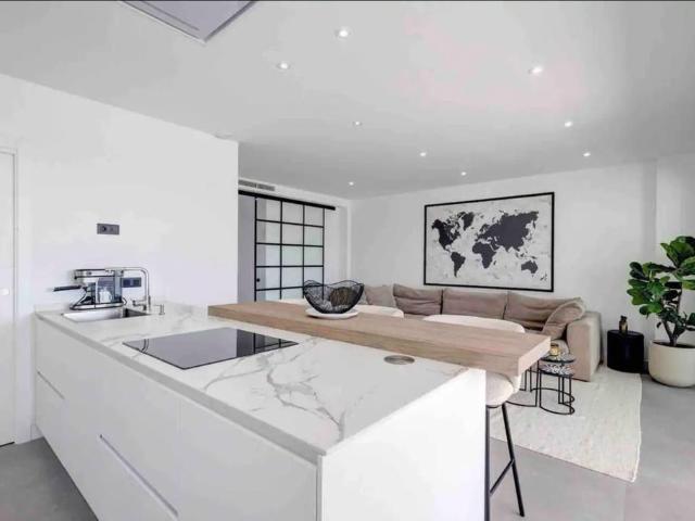 Piso de alto standing de 110 m2 en venta en Estepona, España