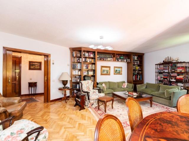 Piso de alto standing de 111 m2 en venta en Majadahonda, Comunidad de Madrid