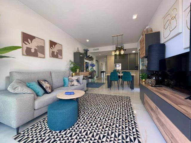 Piso de alto standing de 111 m2 en venta en Playas de Orihuela, España