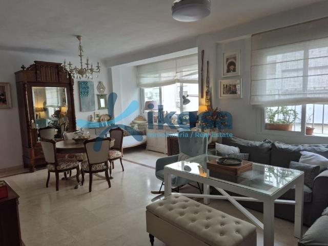 Piso de alto standing de 111 m2 en venta en Sevilla, España