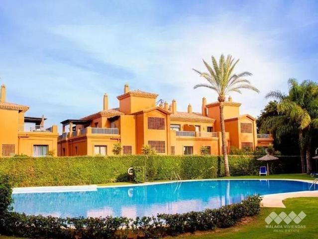 Piso de alto standing de 128 m2 en venta en Estepona, Andalucía