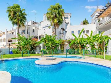 Piso de alto standing de 100 m2 en venta en Puerto Banús, Andalucía
