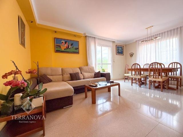 Piso de alto standing de 120 m2 en venta en Castelldefels, España
