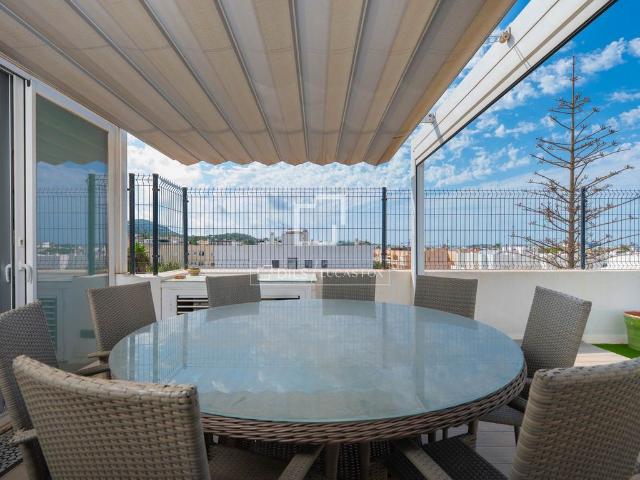 Piso de alto standing de 120 m2 en venta en Santa Eulalia del Río, España