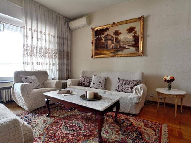 Piso de alto standing de 121 m2 en venta en Madrid, España