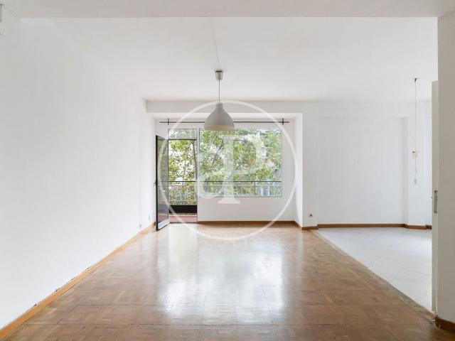 Piso de alto standing de 121 m2 en venta en Barcelona, Cataluña