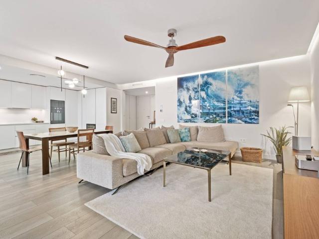 Piso de alto standing de 121 m2 en venta en Estepona, España