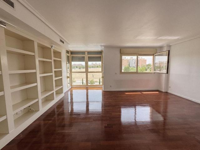 Piso de alto standing de 122 m2 en venta en Madrid, España