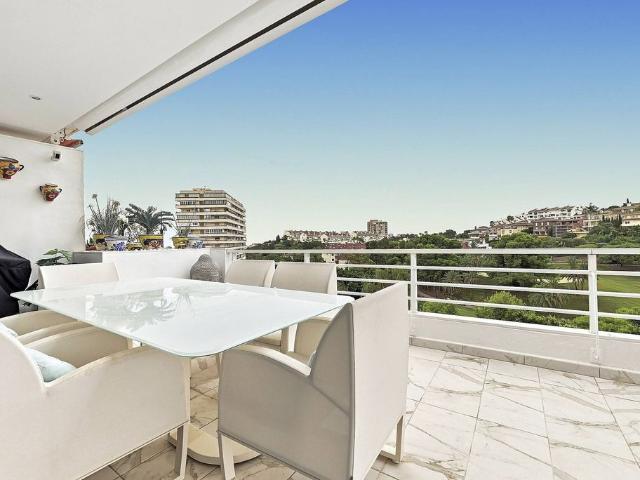 Piso de alto standing de 134 m2 en venta en Benalmádena, España