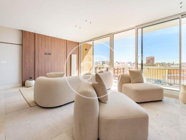 Piso de alto standing de 130 m2 en venta en Madrid, España