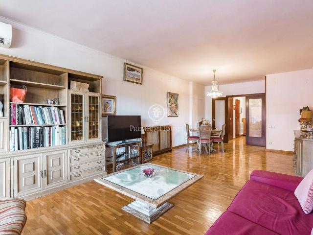 Piso de alto standing de 130 m2 en venta en Barcelona, España