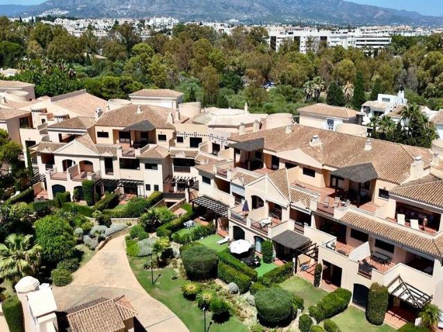 Piso de alto standing de 145 m2 en venta en Puerto Banús, España
