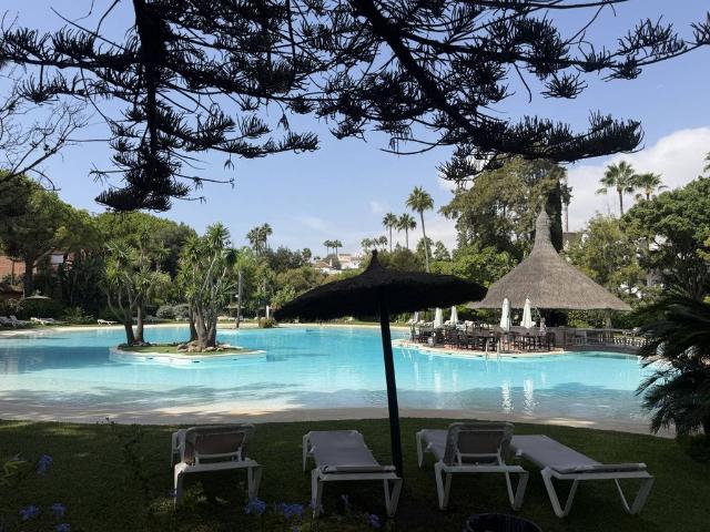 Piso de alto standing de 140 m2 en venta en Estepona, España
