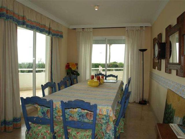 Piso de alto standing de 140 m2 en venta en Puerto Banús, Andalucía