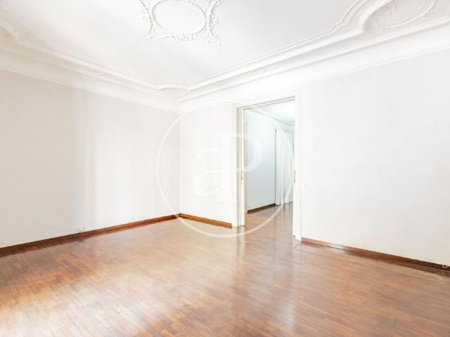Piso de alto standing de 156 m2 en venta en Barcelona, España