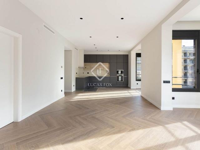 Piso de alto standing de 156 m2 en venta en Barcelona, España