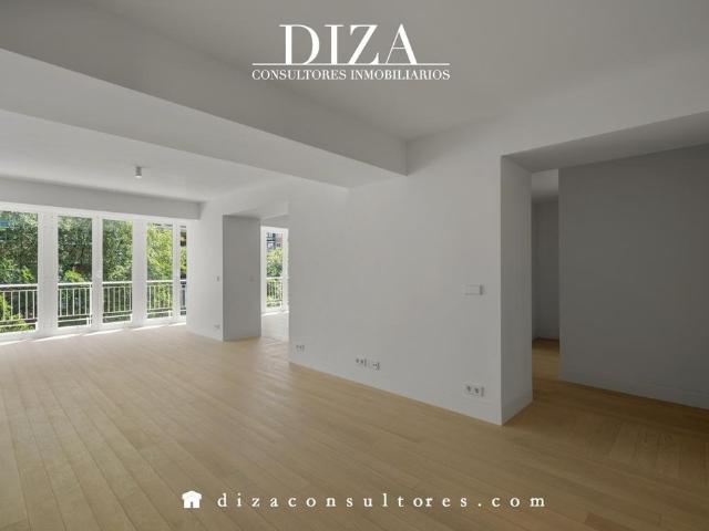 Piso de alto standing de 157 m2 en venta en Madrid, España