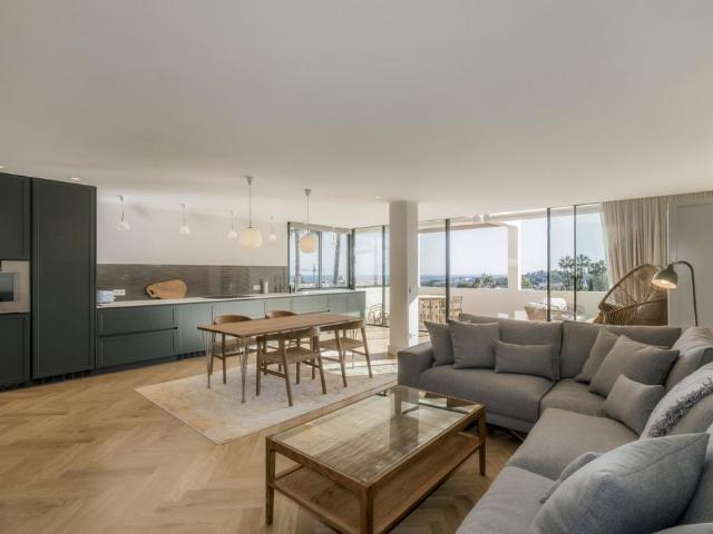 Piso de alto standing de 169 m2 en venta en Nueva Andalucia, España