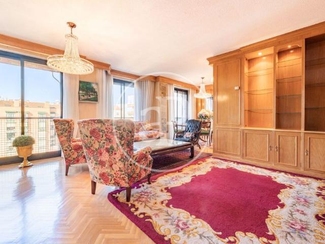 Piso de alto standing de 160 m2 en venta en Madrid, España