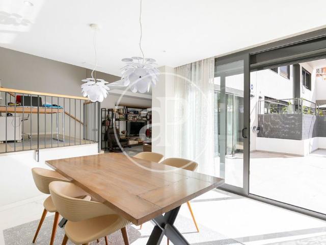 Piso de alto standing de 160 m2 en venta en Barcelona, España