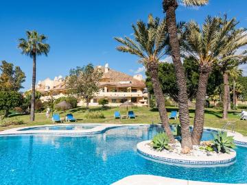 Piso en venta en Nueva Andalucia, Marbella - Piscina