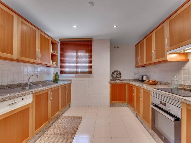 Piso de alto standing de 182 m2 en venta en Marbella, España