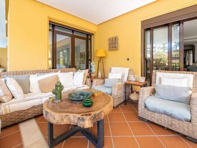 Piso de alto standing de 204 m2 en venta en Puerto Banús, España