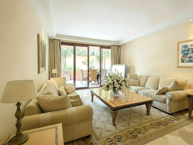 Piso de alto standing de 201 m2 en venta en Estepona, España