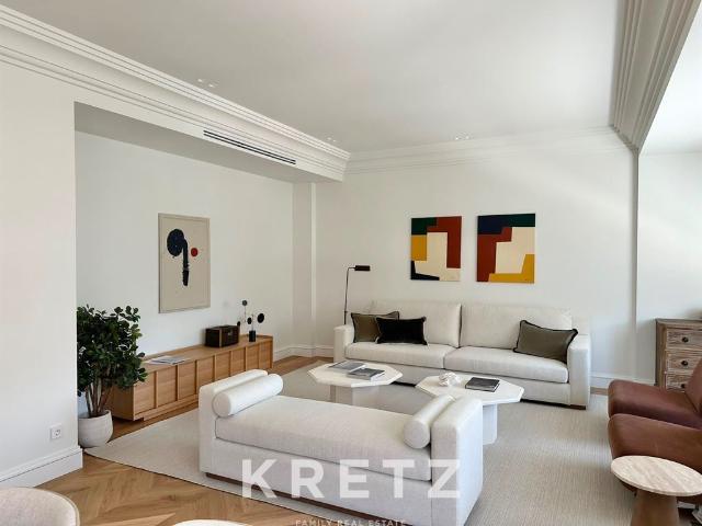 Piso de alto standing de 225 m2 en venta en Madrid, España