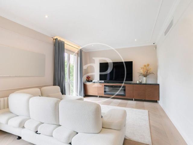 Piso de alto standing de 220 m2 en venta en Barcelona, España