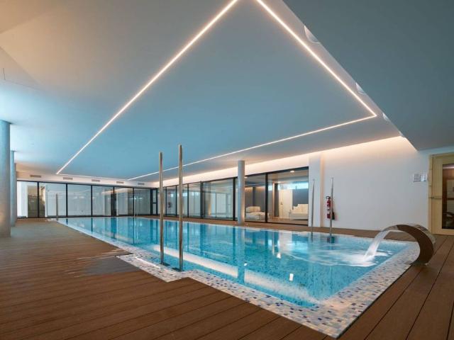 Piso de alto standing de 232 m2 en venta en Estepona, España