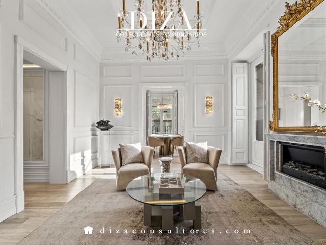 Piso de alto standing de 250 m2 en venta en Madrid, España