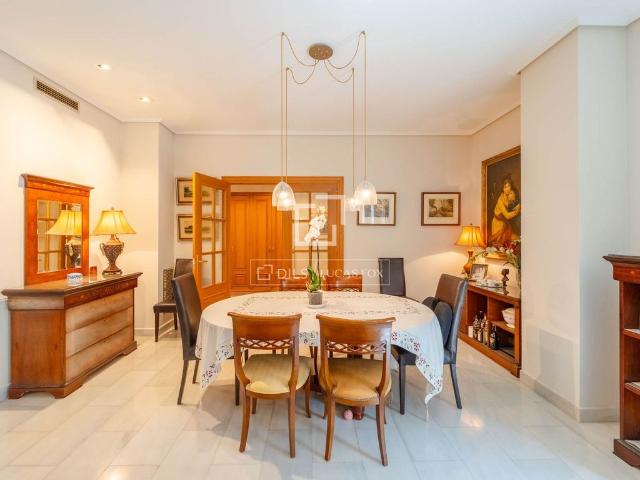 Piso de alto standing de 288 m2 en venta en Valencia, España