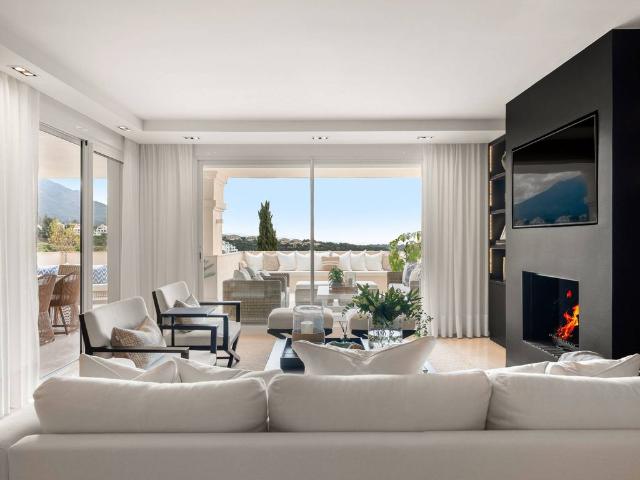 Piso de alto standing de 300 m2 en venta en Nueva Andalucia, Andalucía