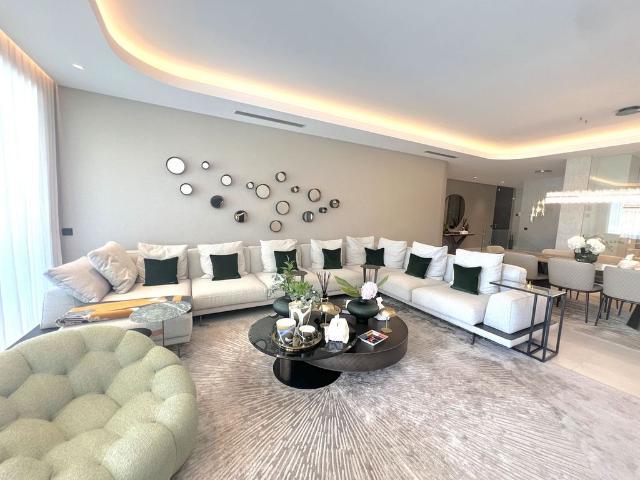 Piso de alto standing de 335 m2 en venta en The Golden Mile, Marbella, Andalucía