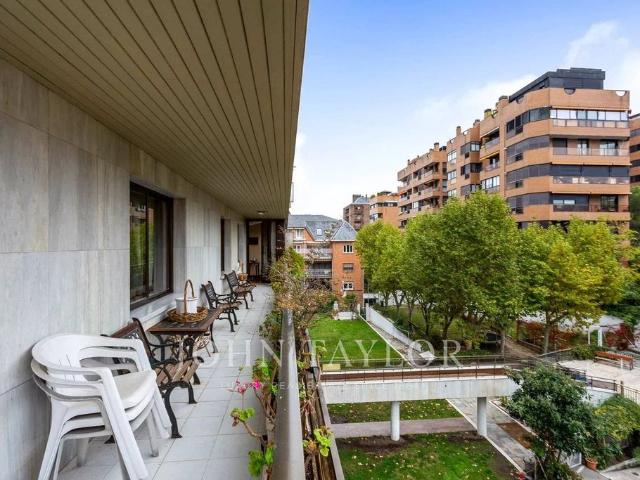 Piso de alto standing de 345 m2 en alquiler en Madrid, España