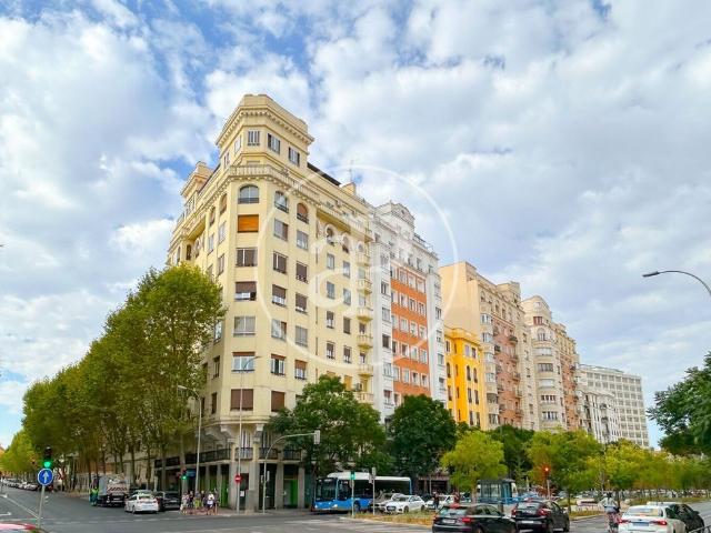 Piso de alto standing de 353 m2 en venta en Madrid, España