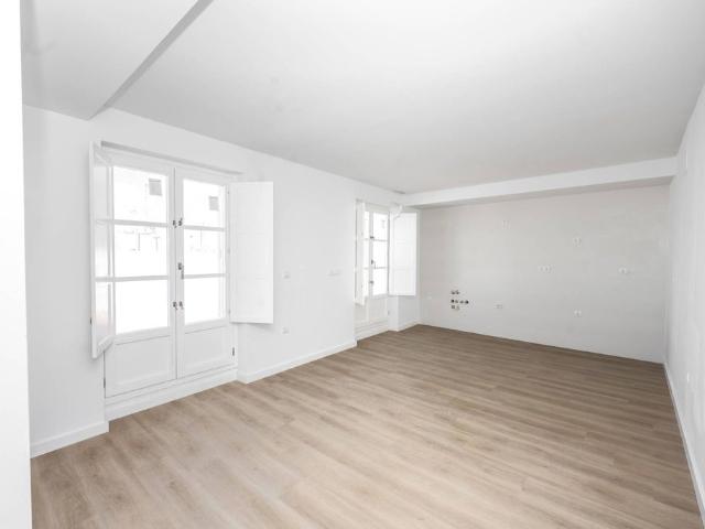 Piso de alto standing de 80 m2 en venta en Cádiz, España