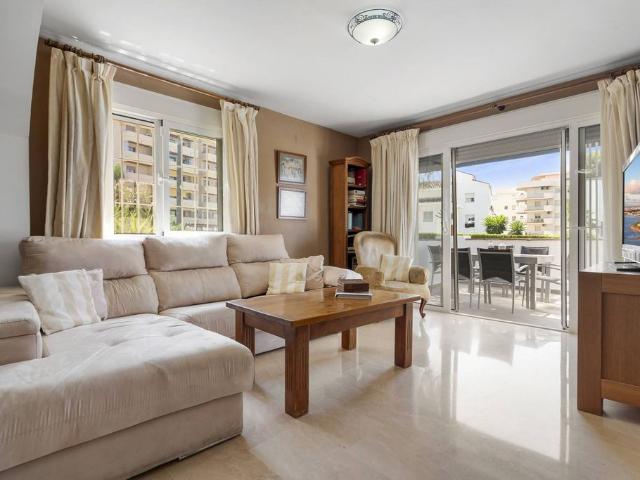Piso de alto standing de 83 m2 en venta en Marbella, Andalucía