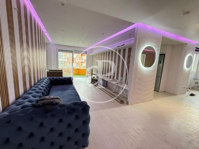 Piso de alto standing de 90 m2 en venta en Barcelona, España