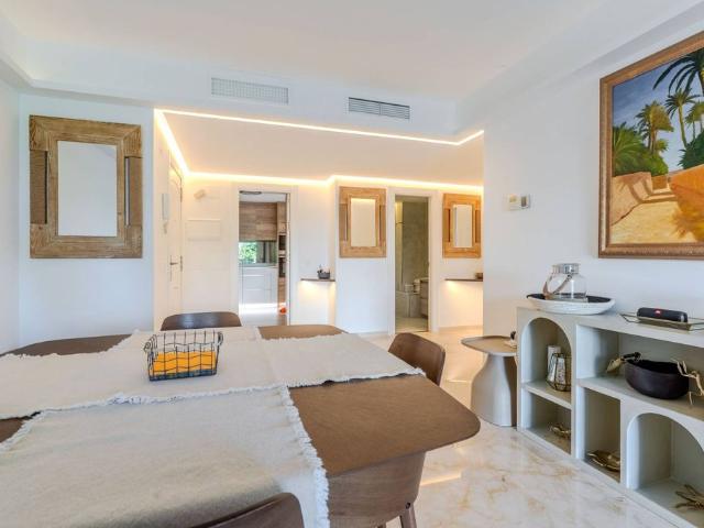 Piso de alto standing de 92 m2 en venta en Puerto Banús, Andalucía