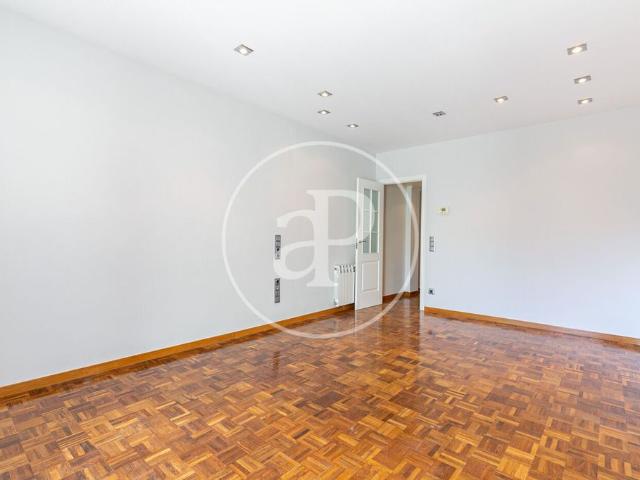 Piso de alto standing de 94 m2 en venta en Barcelona, España