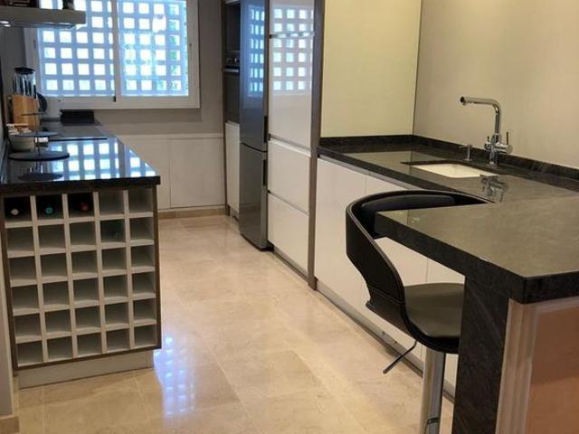 Piso de alto standing en alquiler en Estepona, España