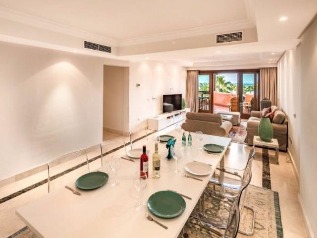 Piso de alto standing en venta en Estepona, España
