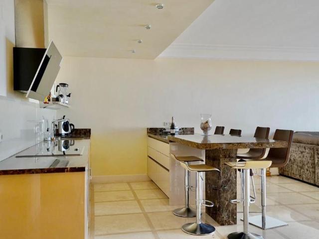 Piso de alto standing en venta en Estepona, España