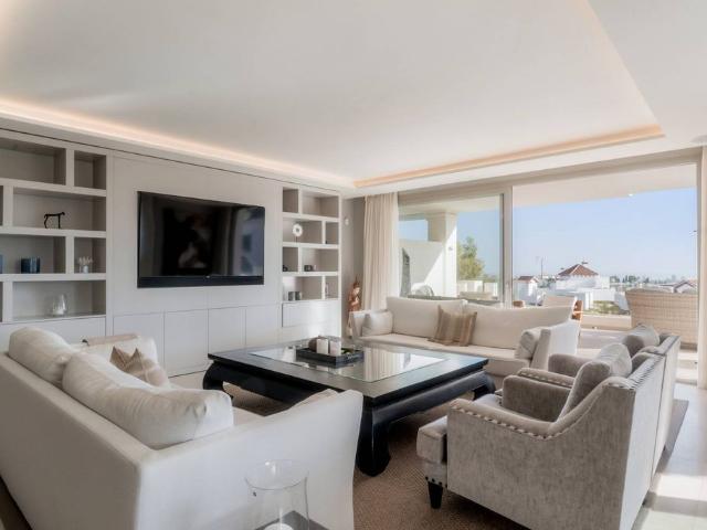 Piso de alto standing en venta en Nueva Andalucia, España